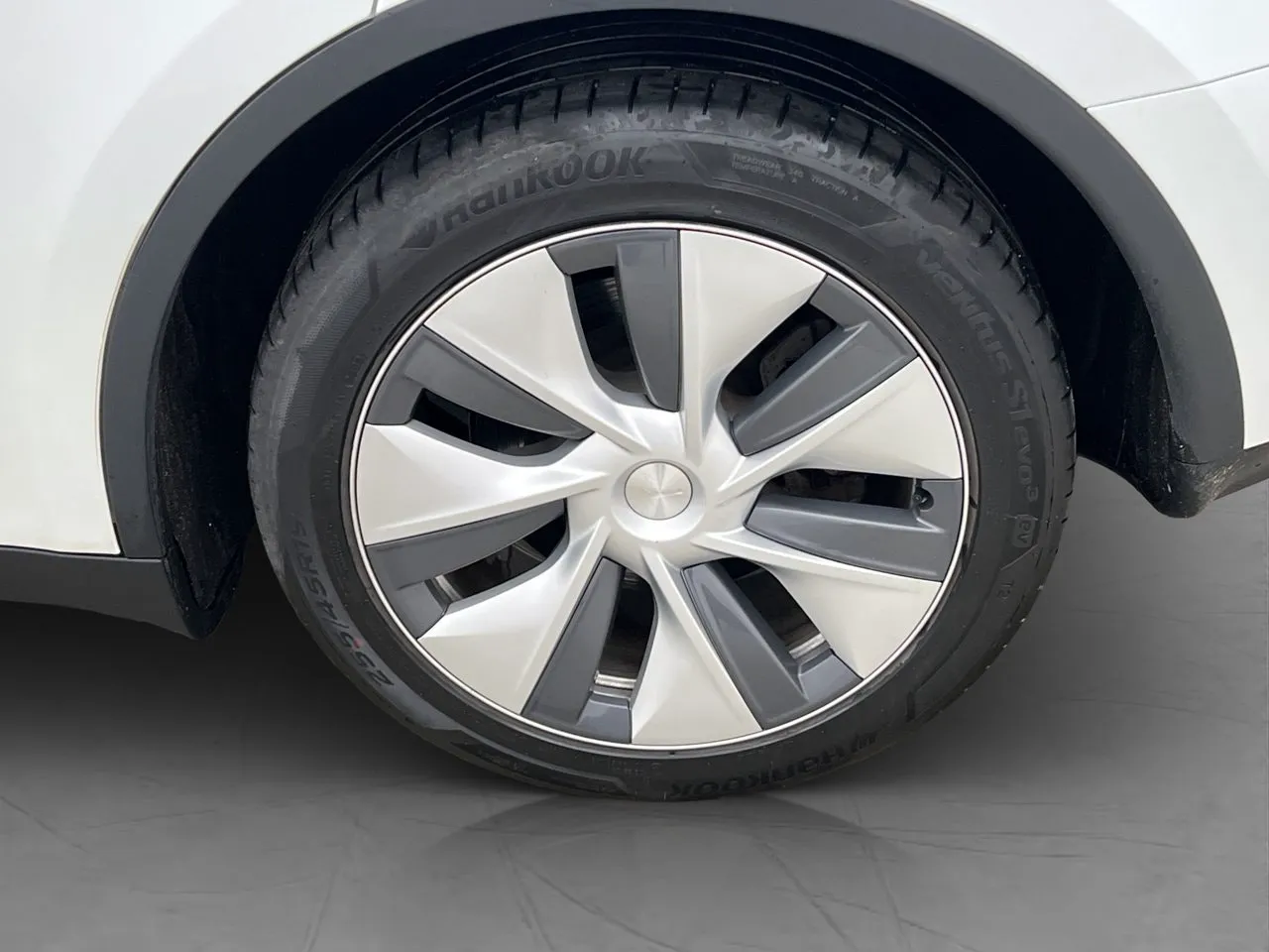 Tesla Model Y bild 31