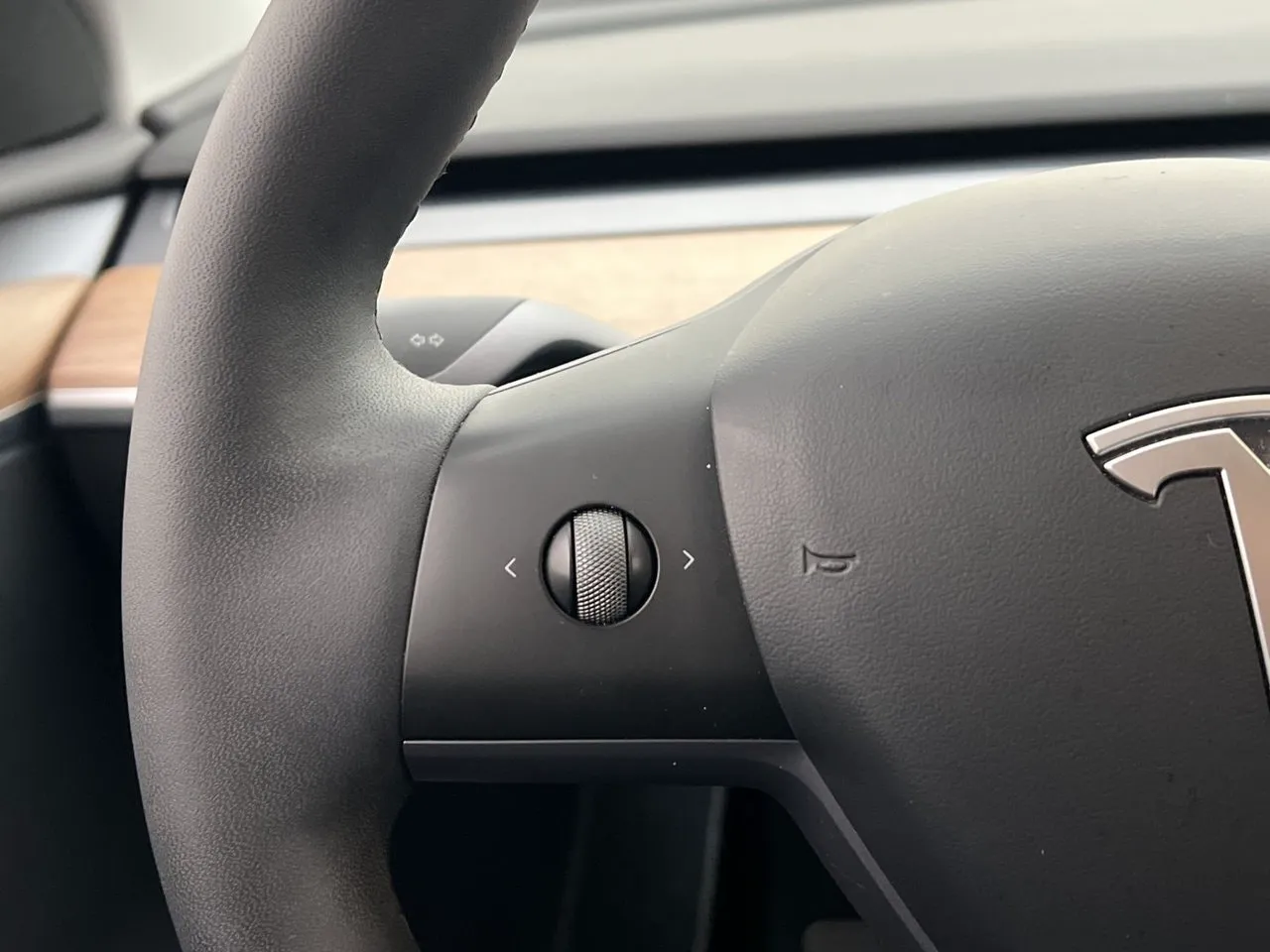 Tesla Model Y bild 24