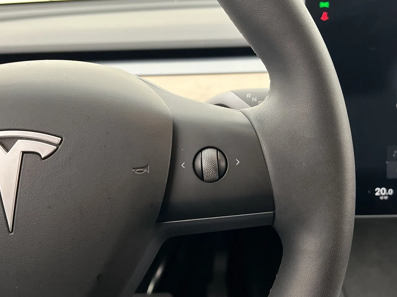 Tesla Model Y bild 26