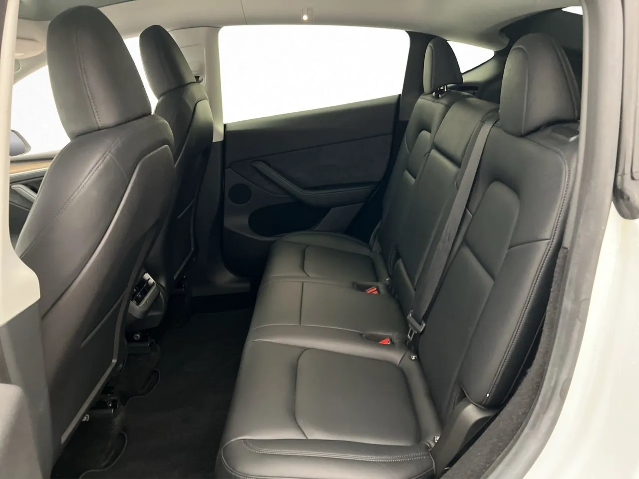 Tesla Model Y bild 28