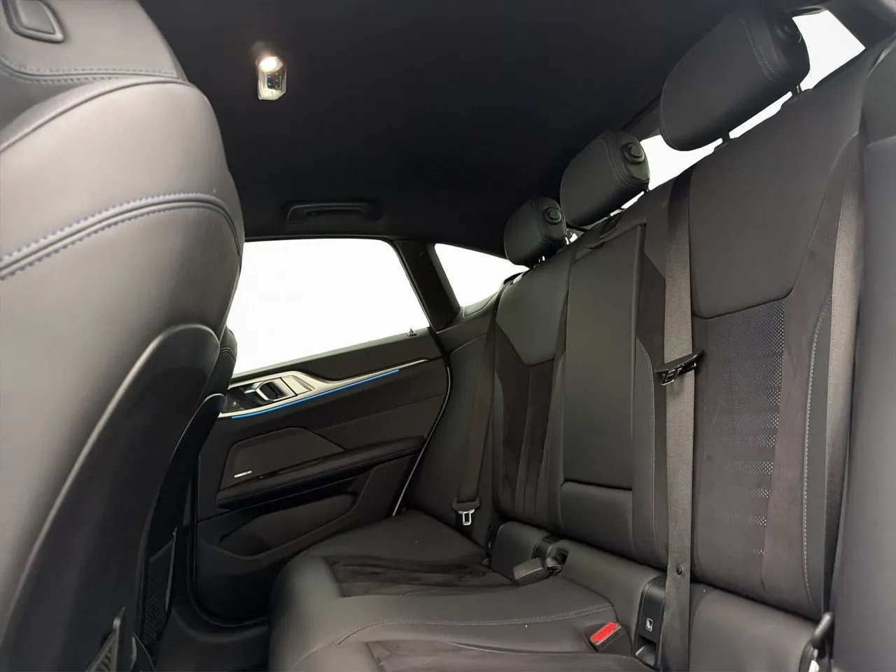 BMW i4 bild 14