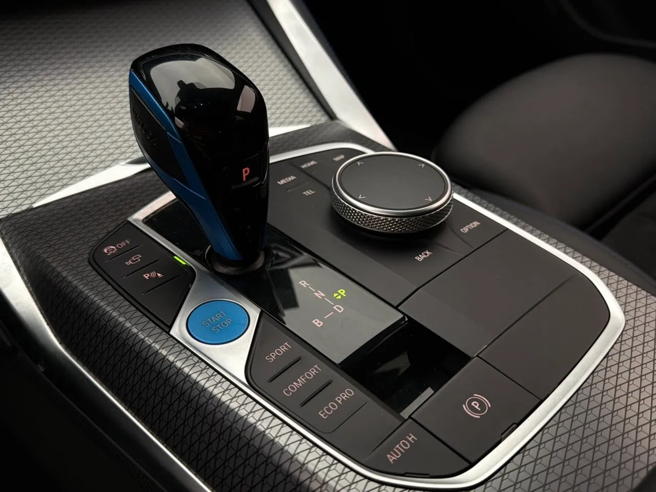 BMW i4 bild 28
