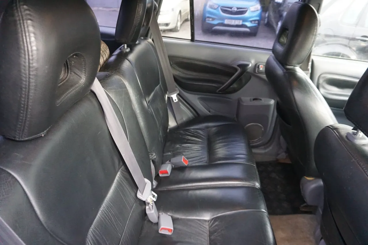 Toyota RAV4 bild 8