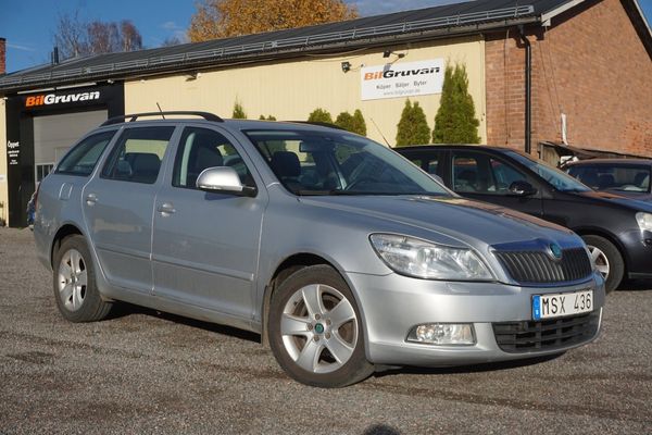 Skoda Octavia Kombi 1.6 TDI Drag M-Värmare Nybes - 2012