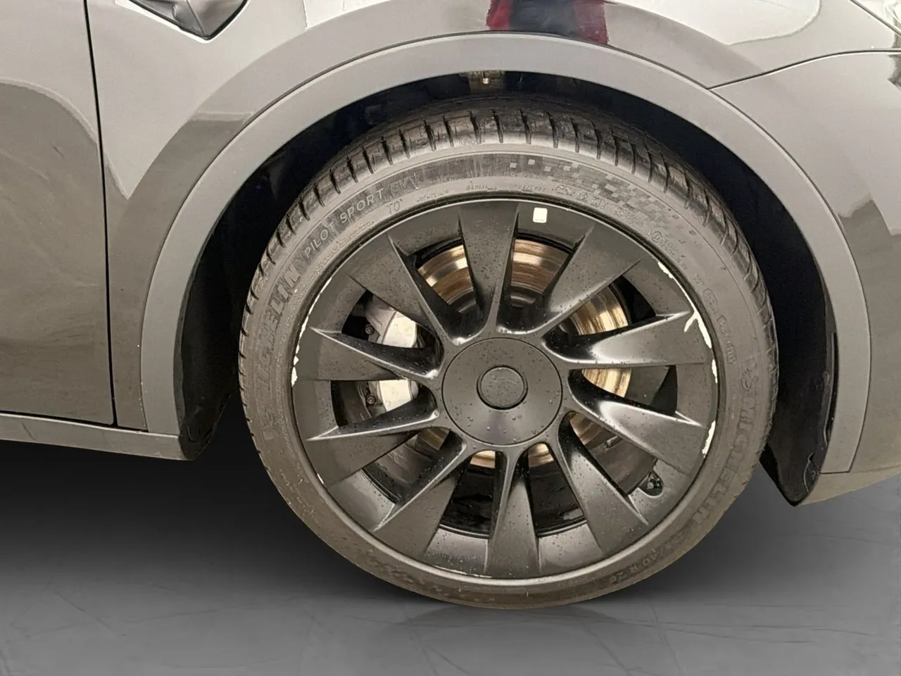 Tesla Model Y bild 36