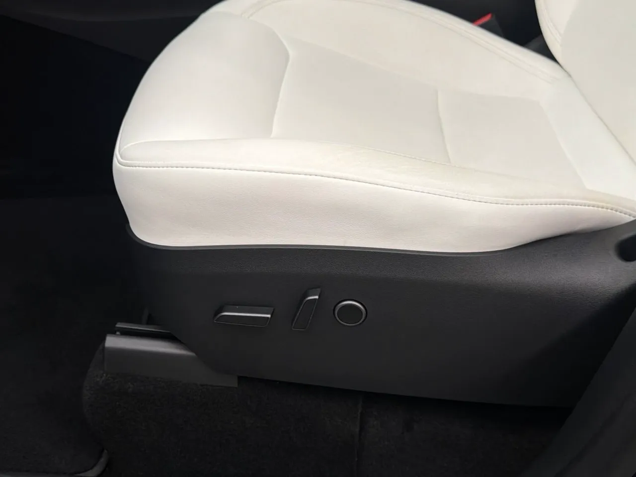Tesla Model Y bild 14