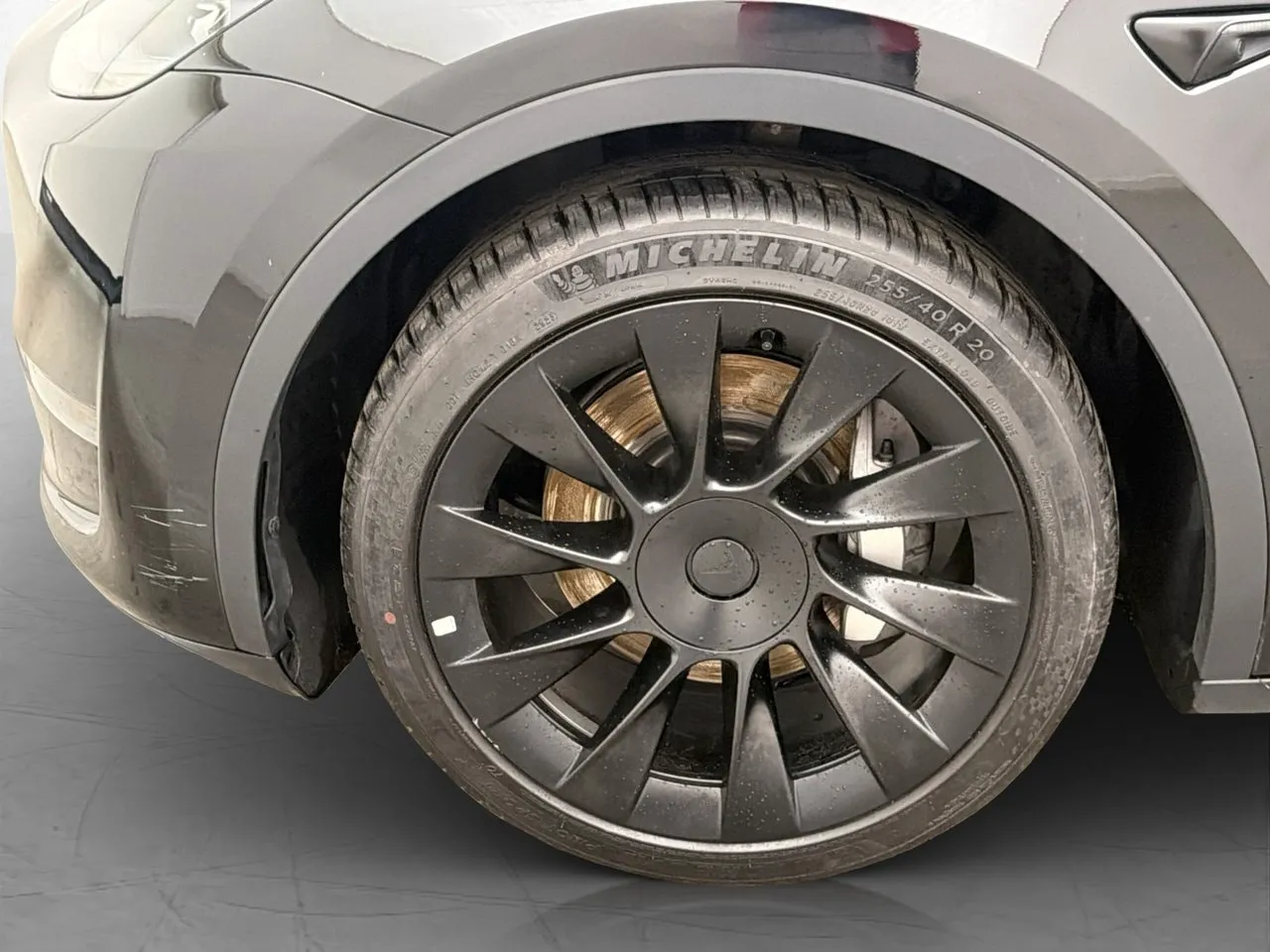 Tesla Model Y bild 33