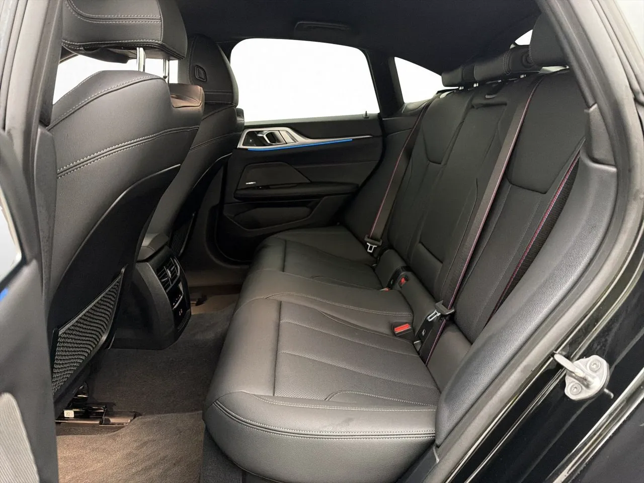 BMW i4 bild 34