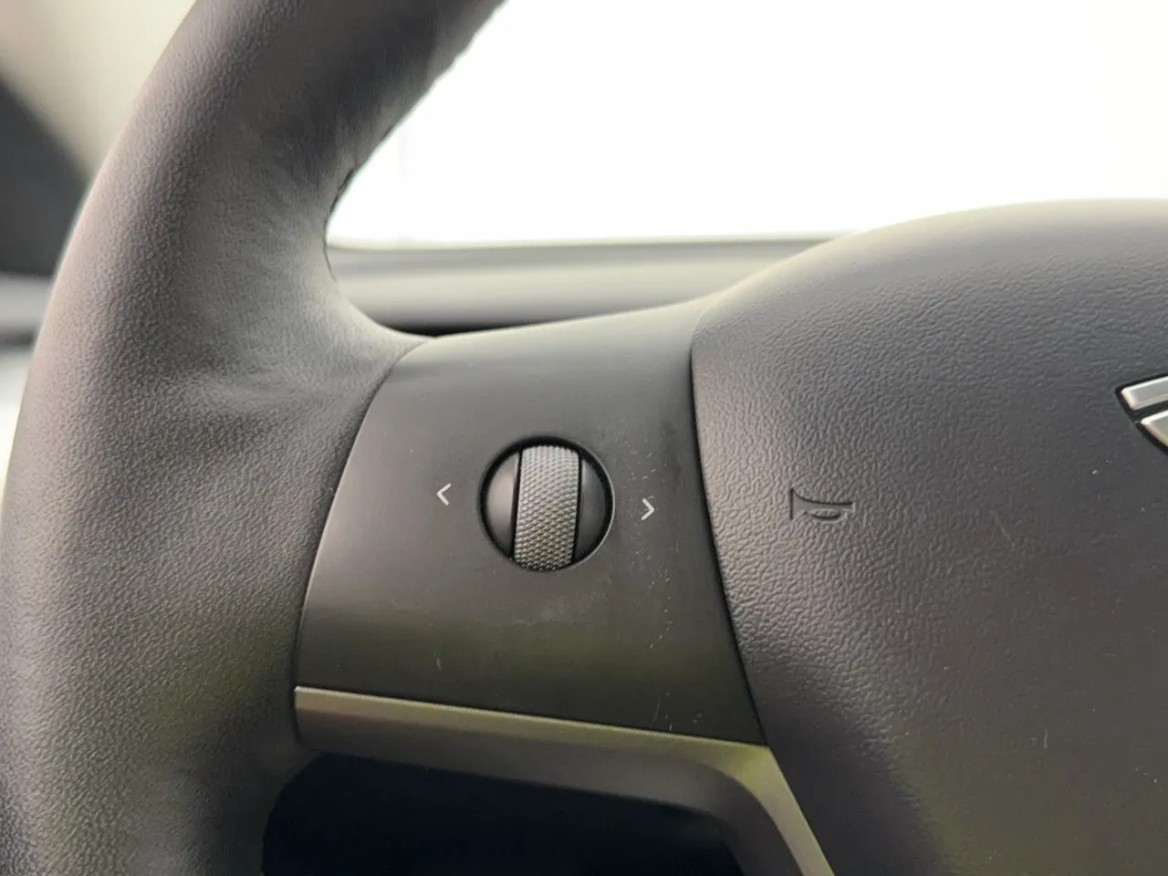 Tesla Model 3 bild 16
