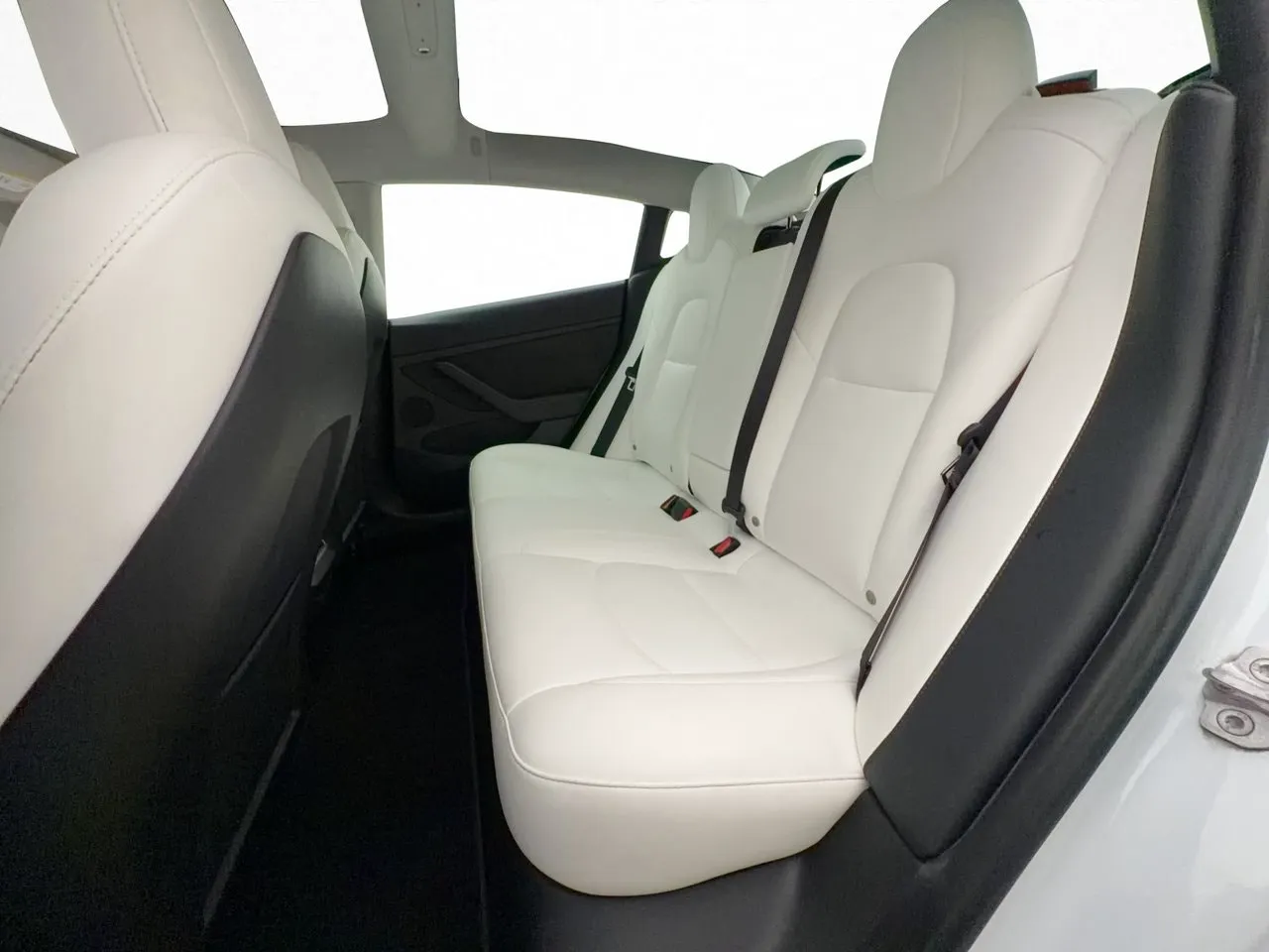 Tesla Model 3 bild 28