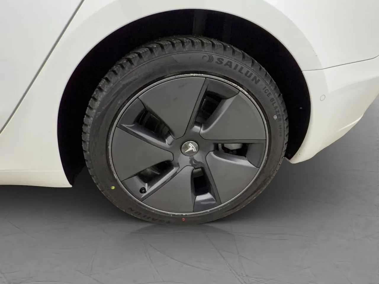 Tesla Model 3 bild 33