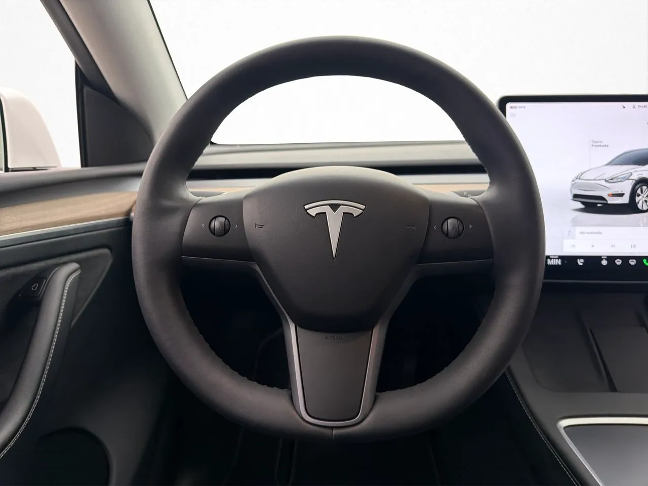Tesla Model Y bild 15