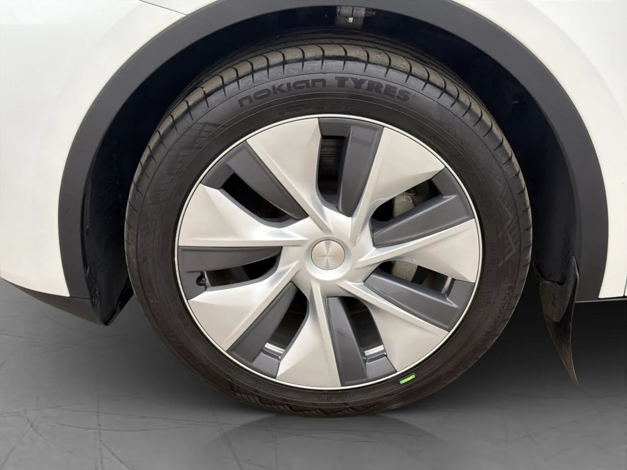 Tesla Model Y bild 30