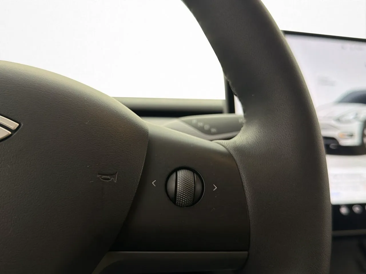 Tesla Model Y bild 35