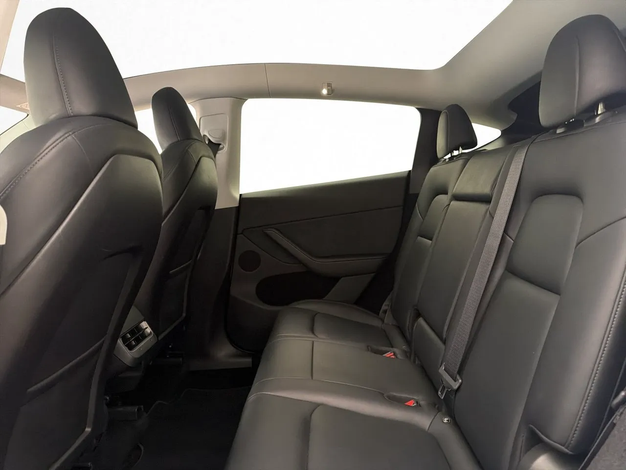 Tesla Model Y bild 26