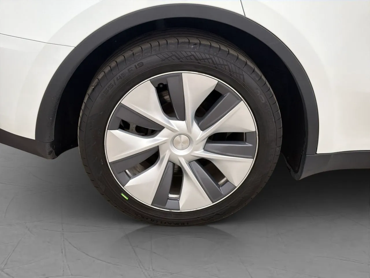 Tesla Model Y bild 32