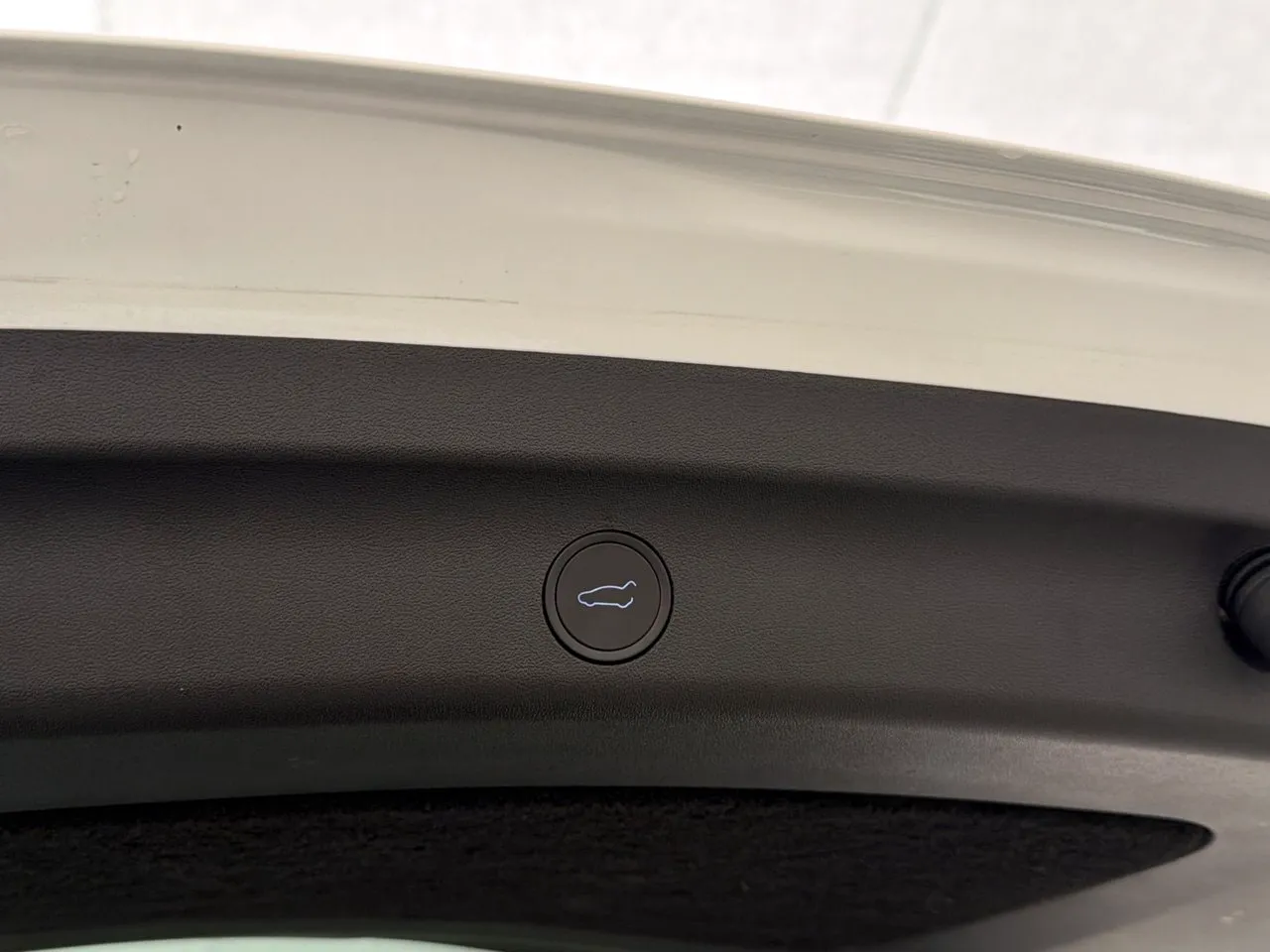 Tesla Model Y bild 28