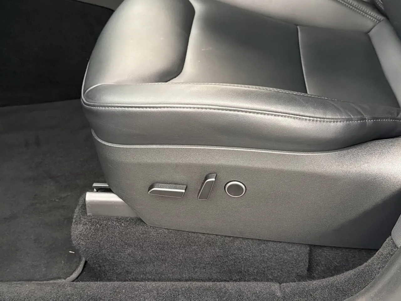 Tesla Model Y bild 13