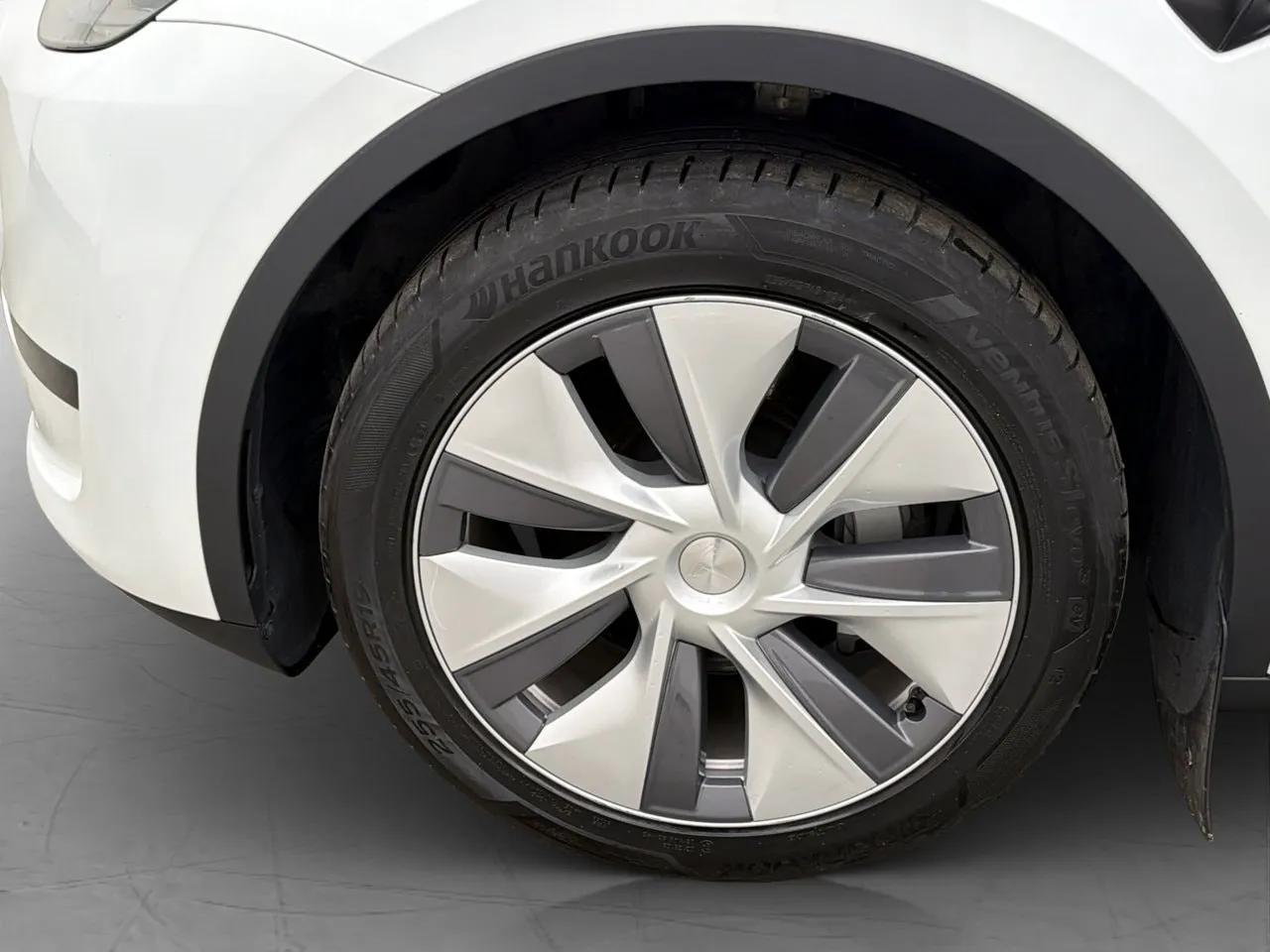 Tesla Model Y bild 32