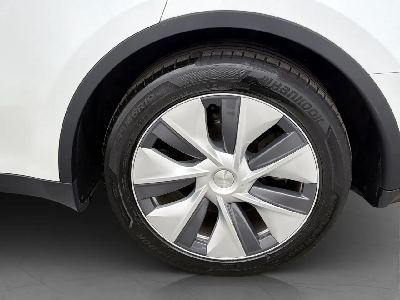 Tesla Model Y bild 33