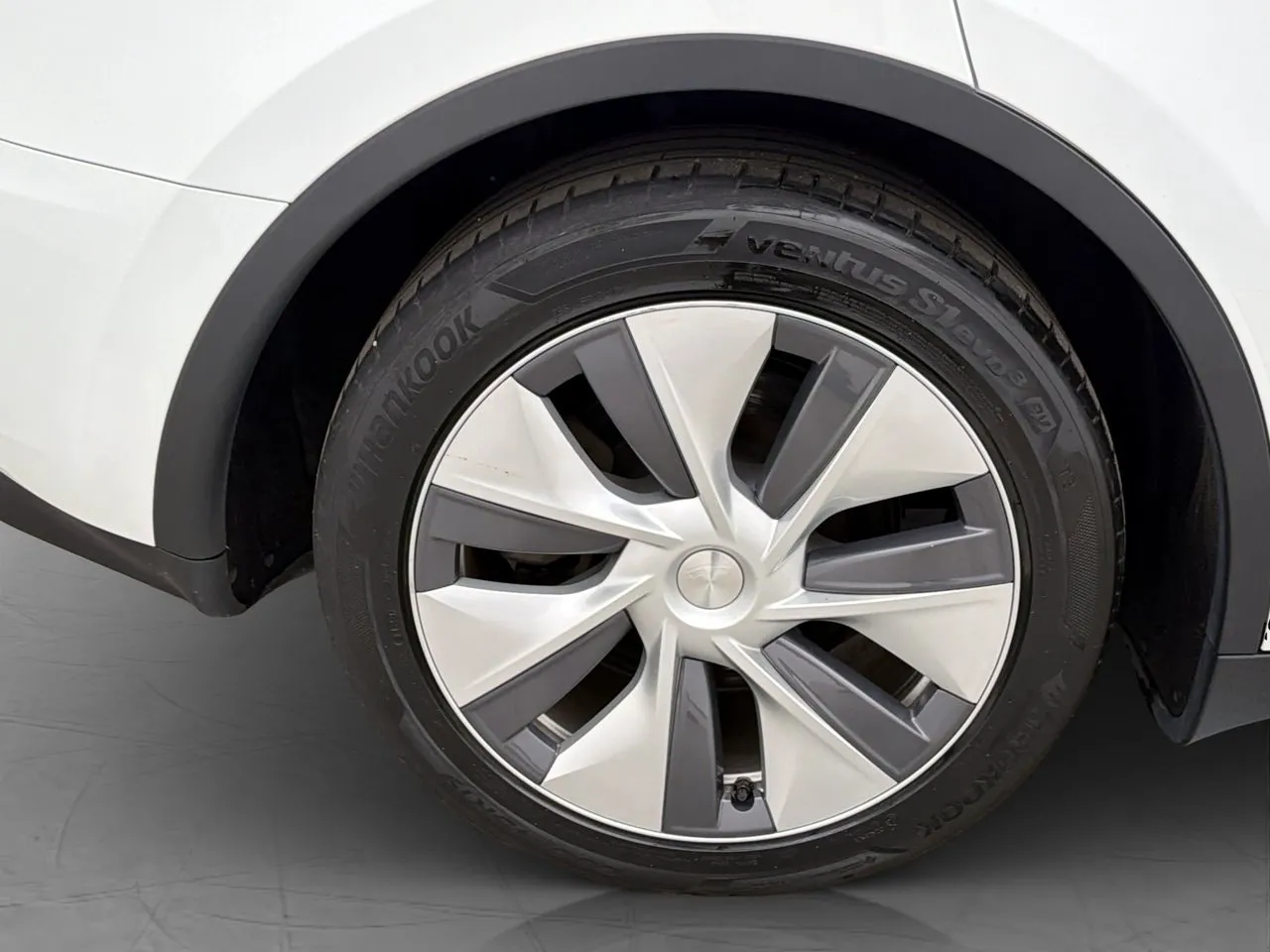 Tesla Model Y bild 34