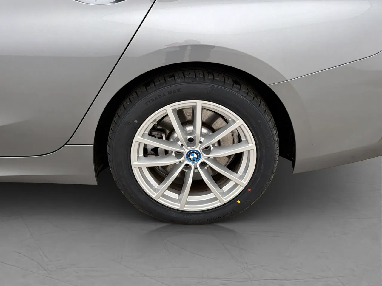 BMW 330 bild 30