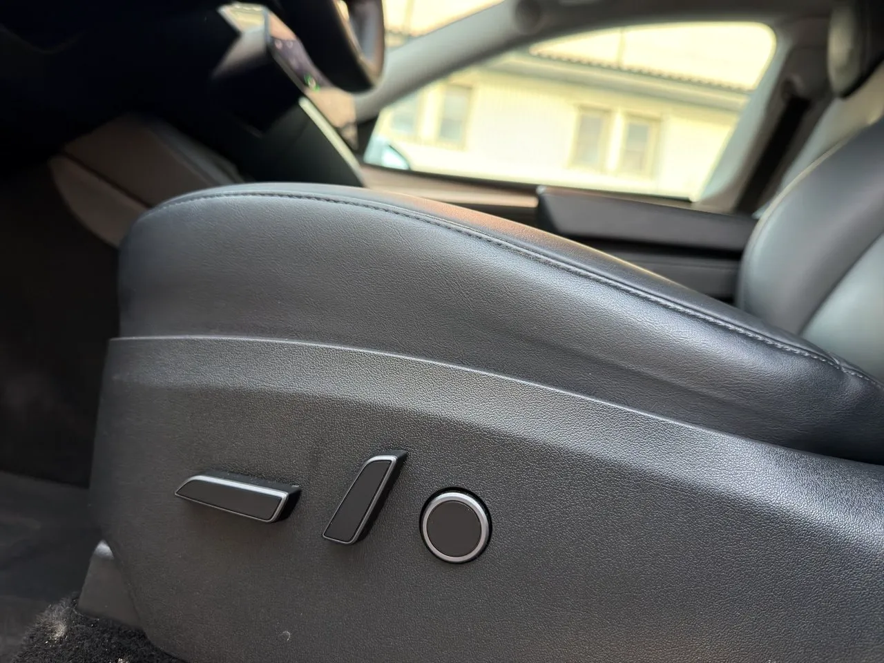 Tesla Model Y bild 17