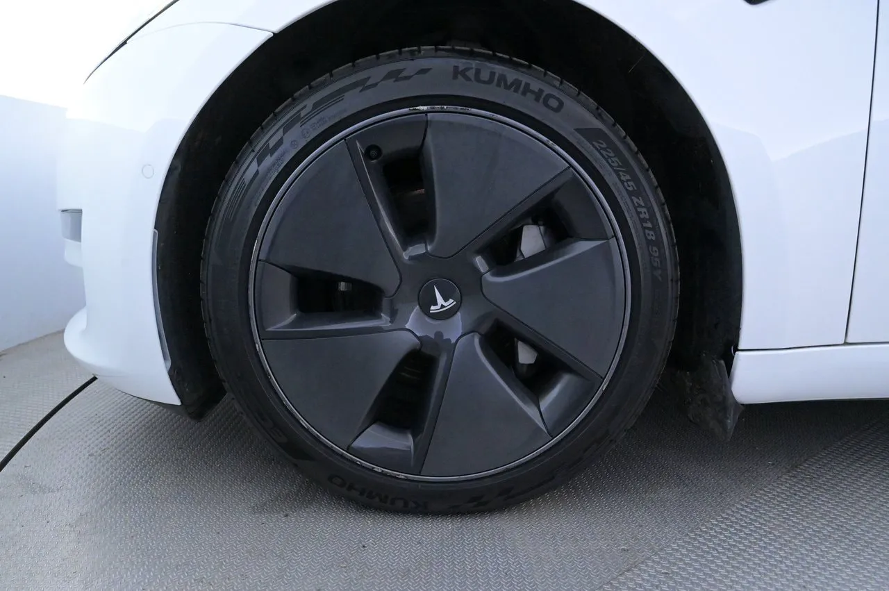 Tesla Model 3 bild 27