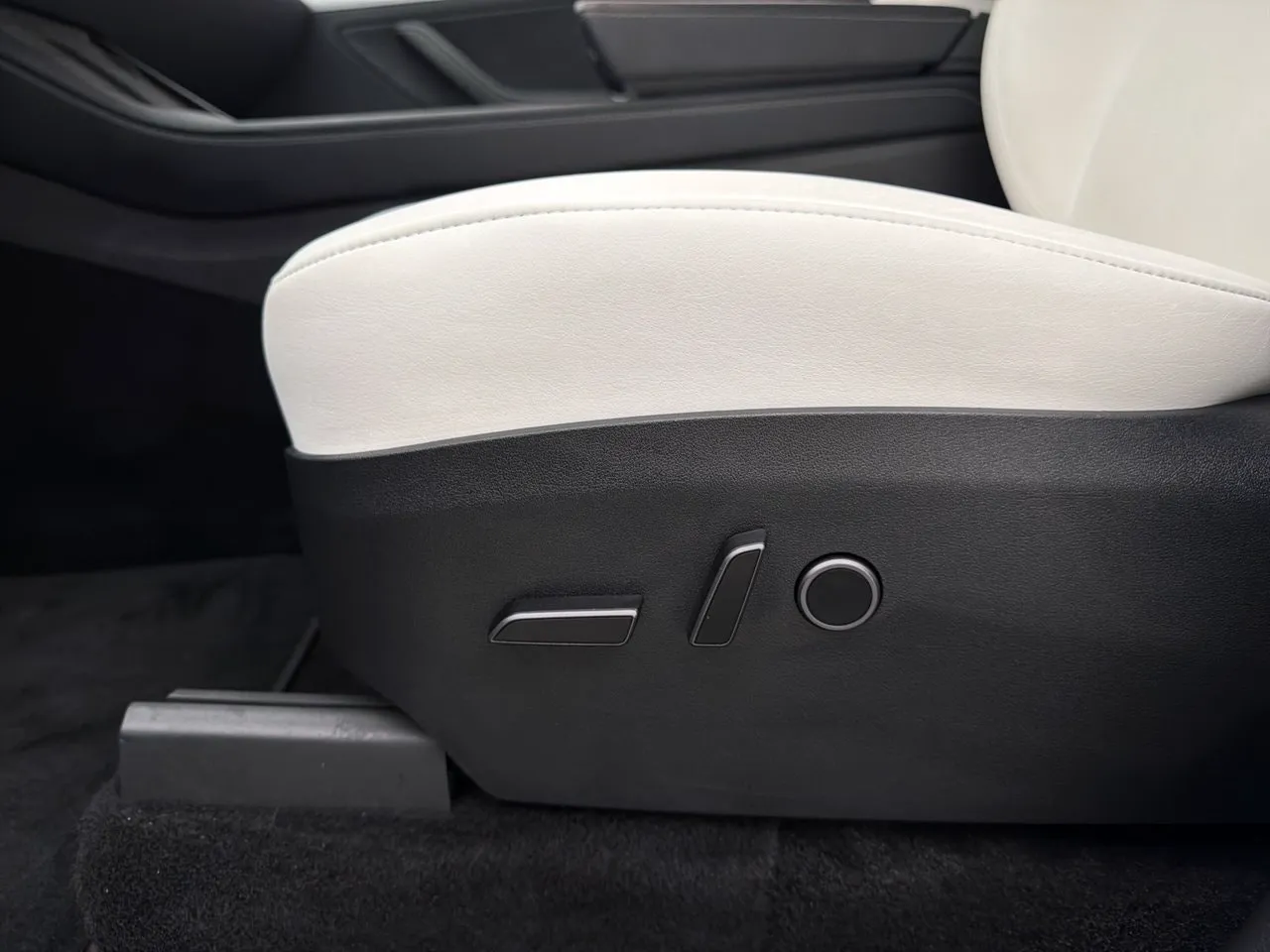 Tesla Model Y bild 13