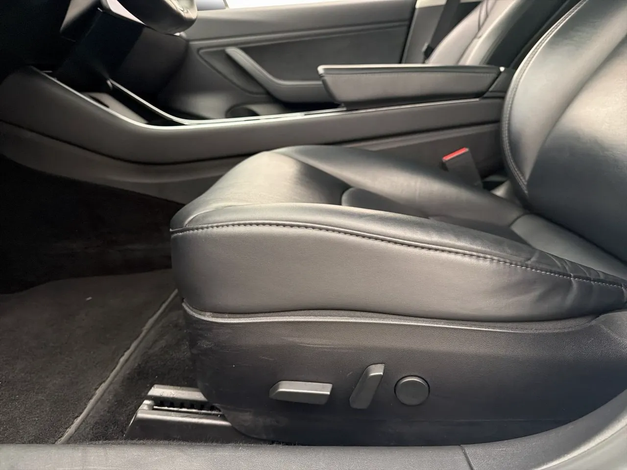 Tesla Model 3 bild 19