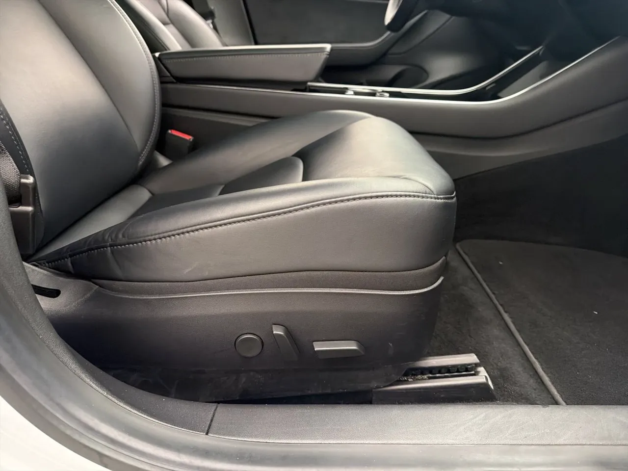 Tesla Model 3 bild 17