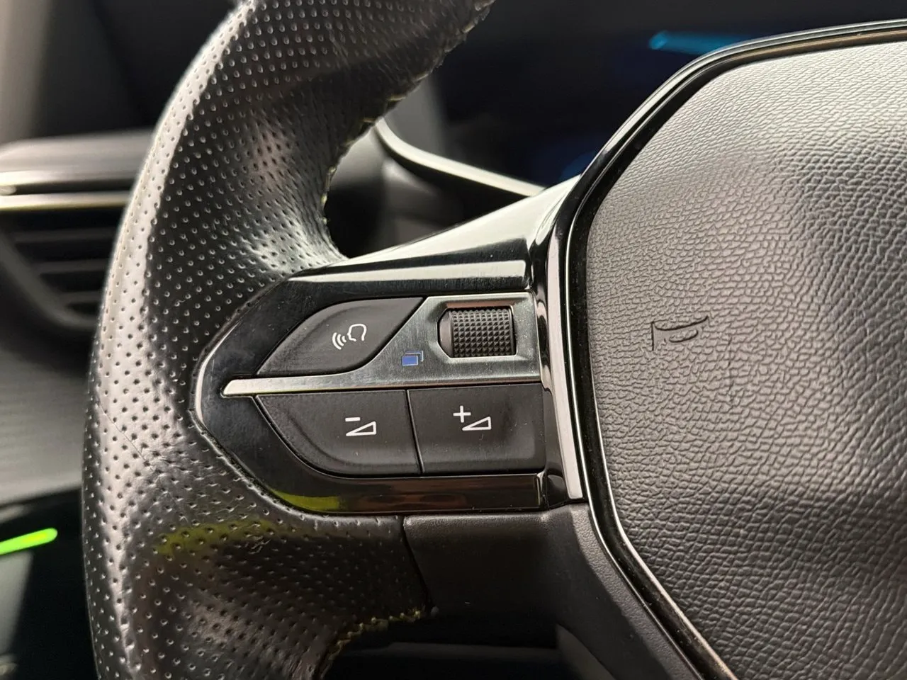 Peugeot e-208 bild 20