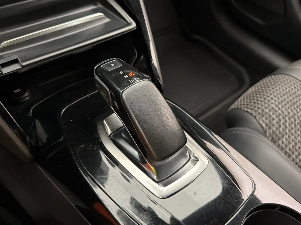Peugeot e-208 bild 28