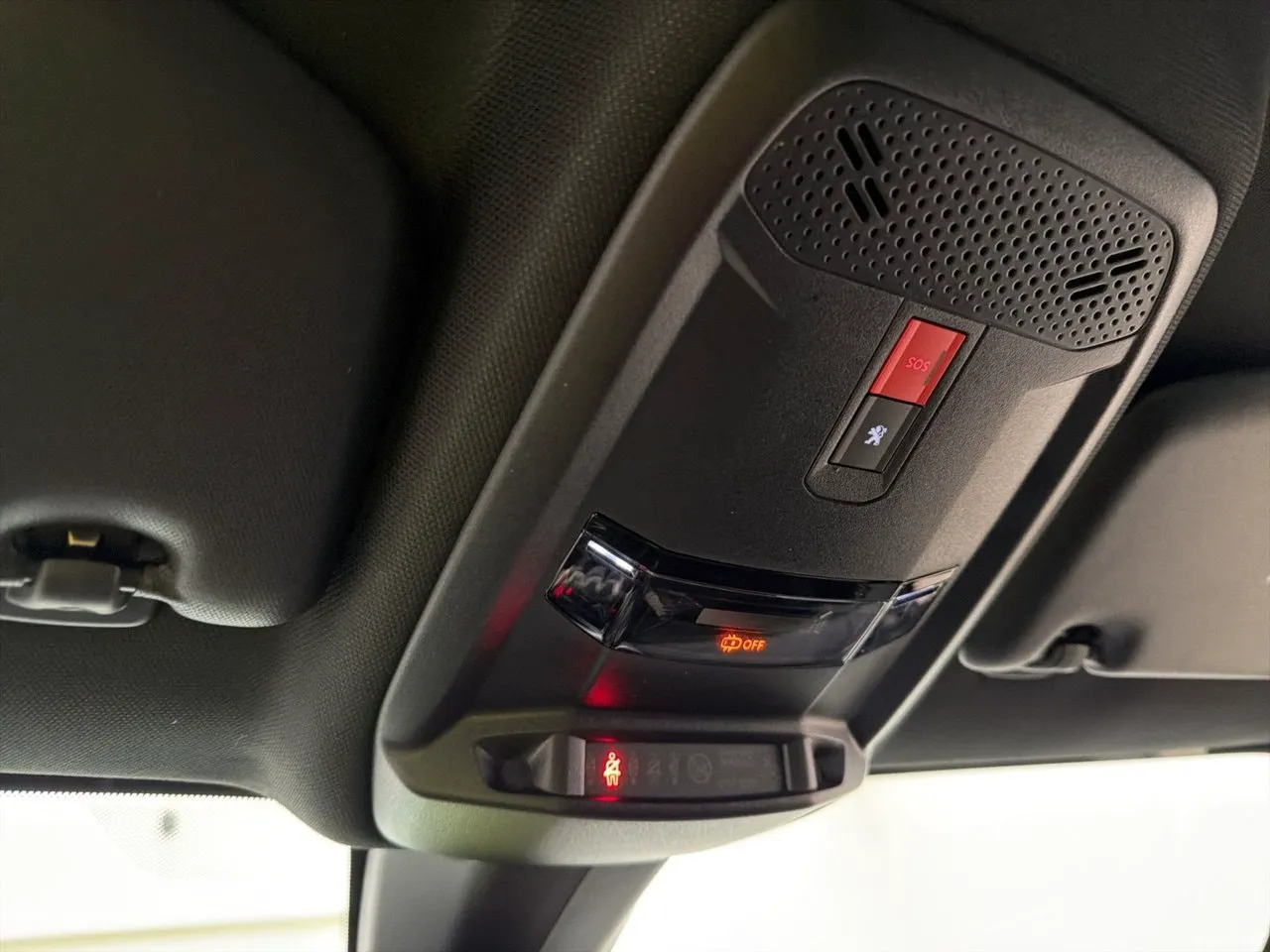 Peugeot e-208 bild 30