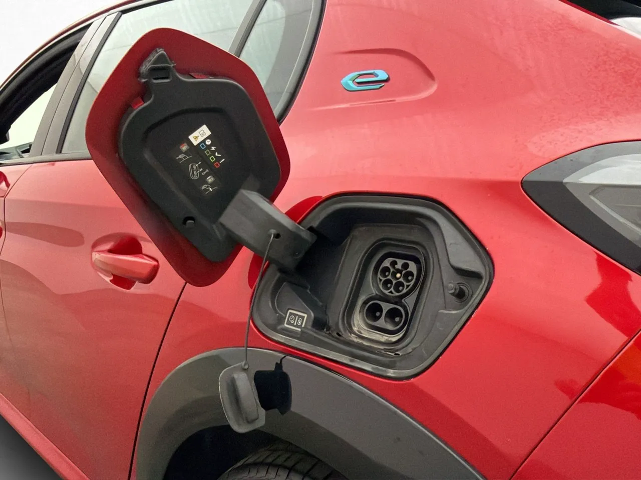 Peugeot e-208 bild 32