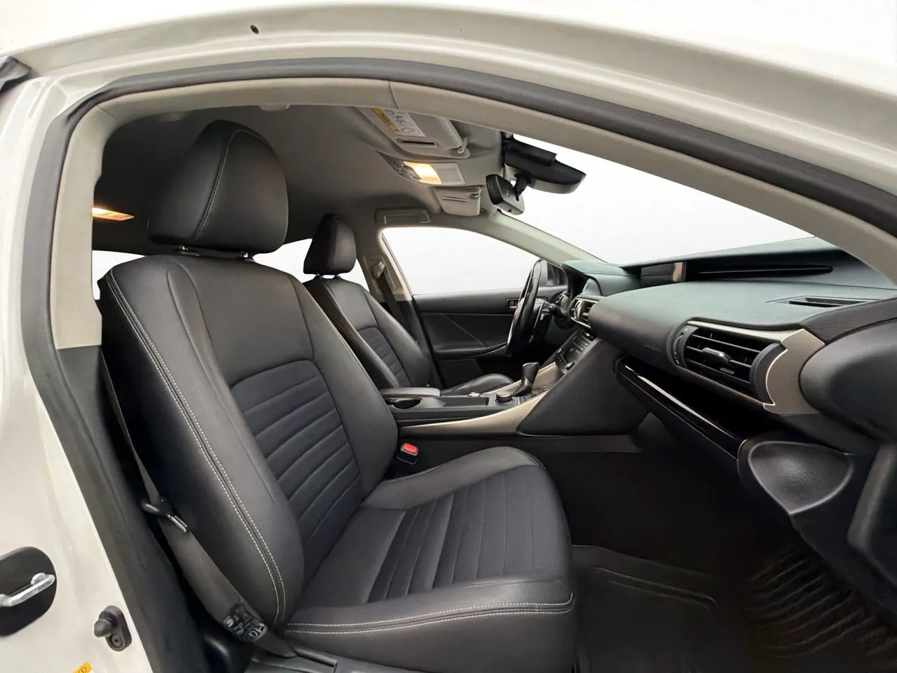 Lexus IS bild 23