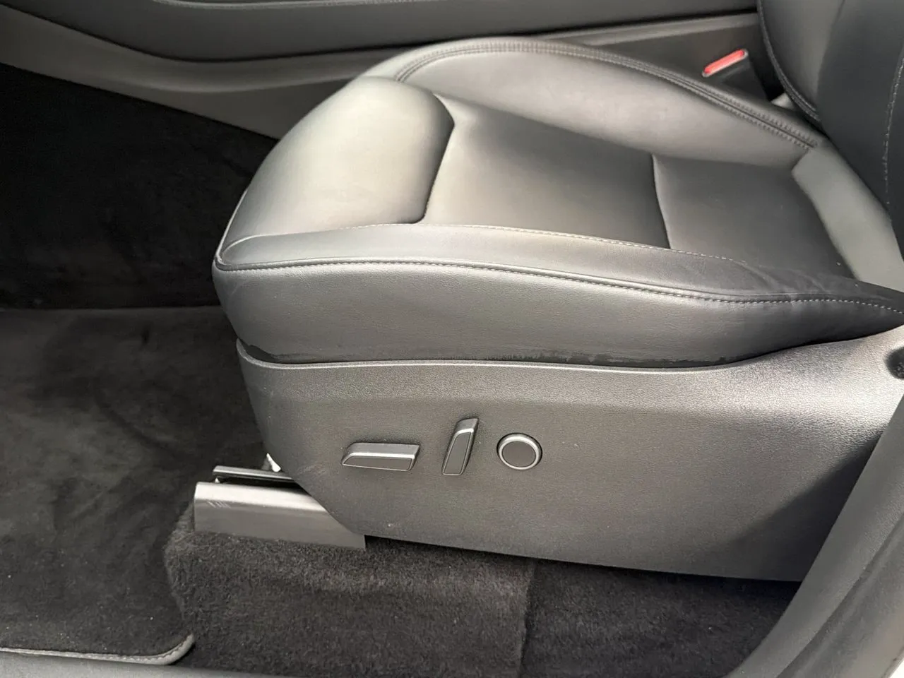 Tesla Model Y bild 25