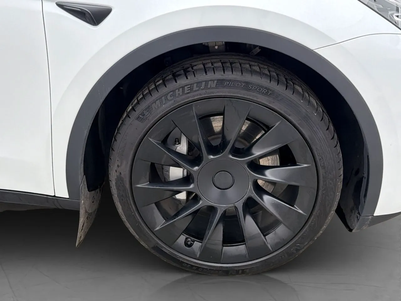 Tesla Model Y bild 34