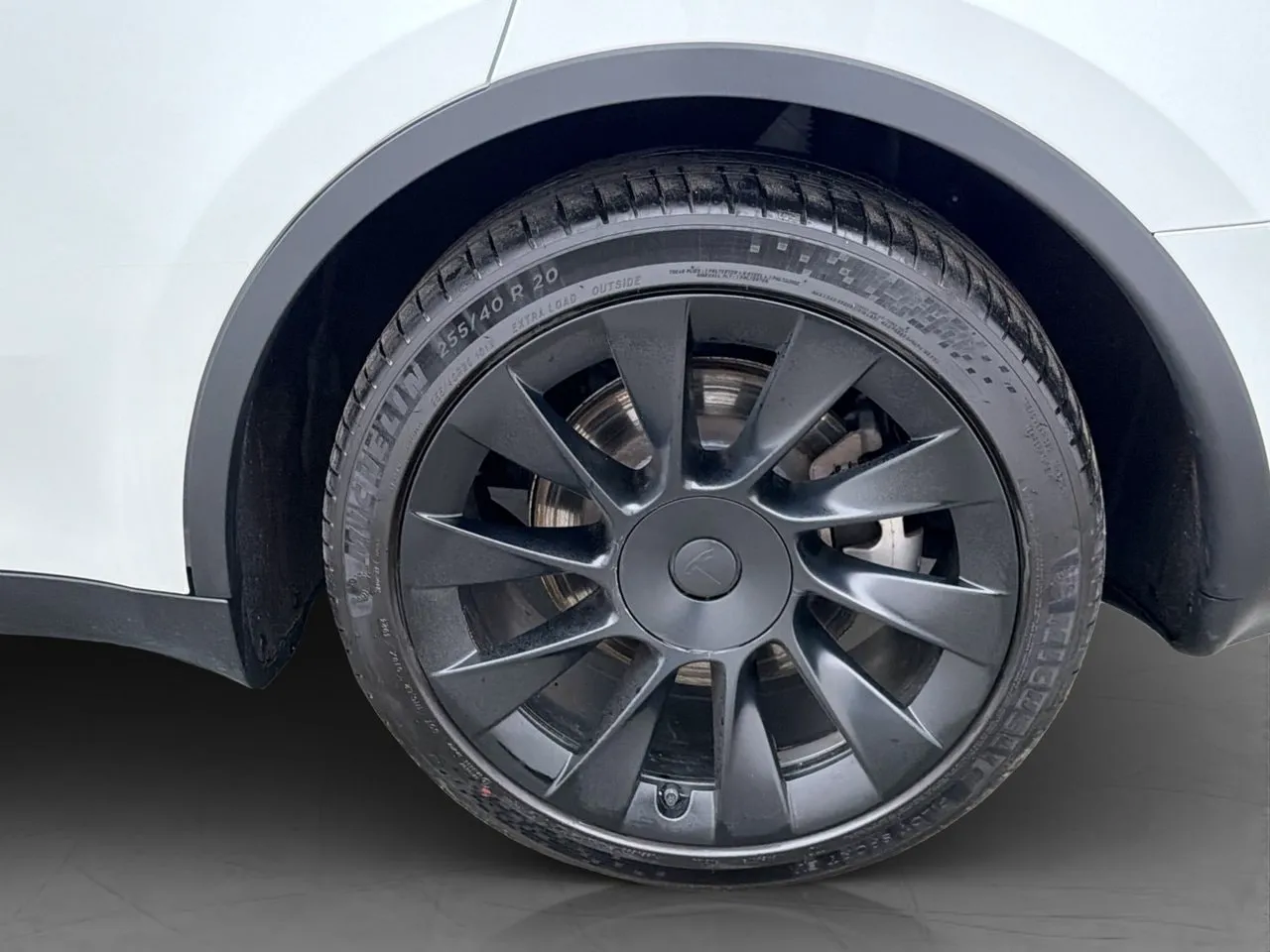 Tesla Model Y bild 32