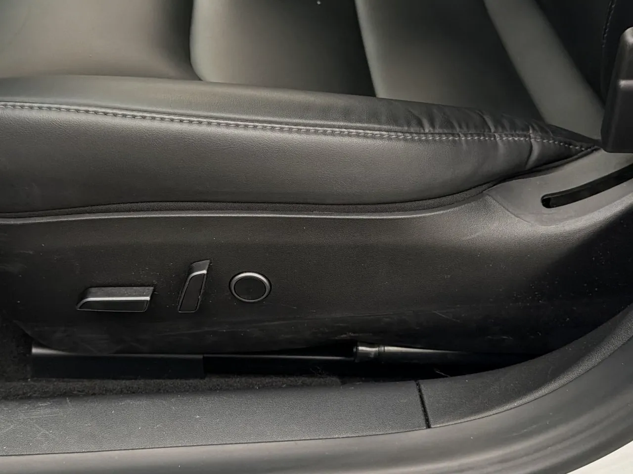 Tesla Model 3 bild 24
