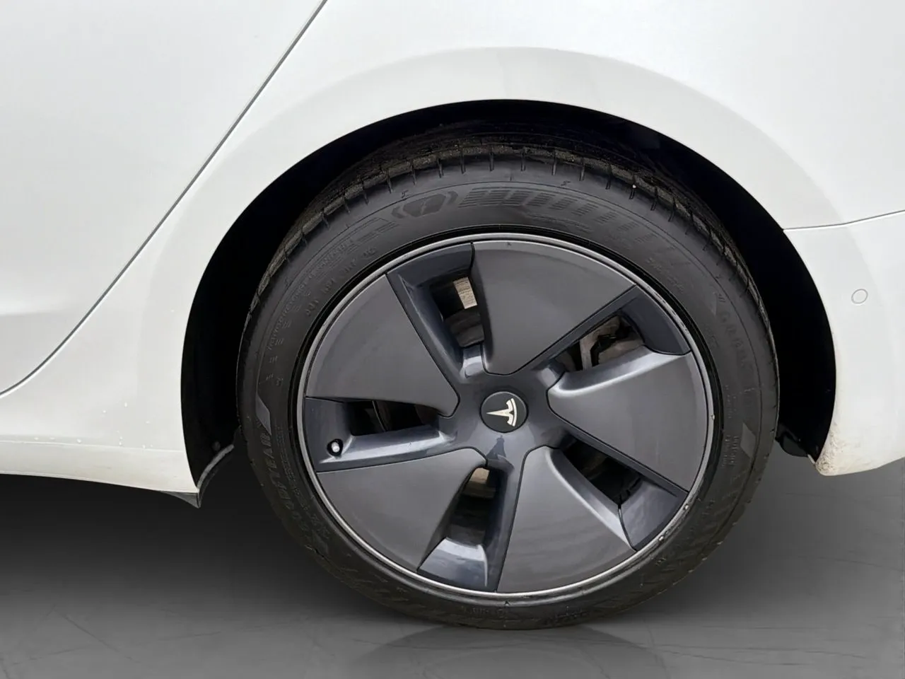 Tesla Model 3 bild 31