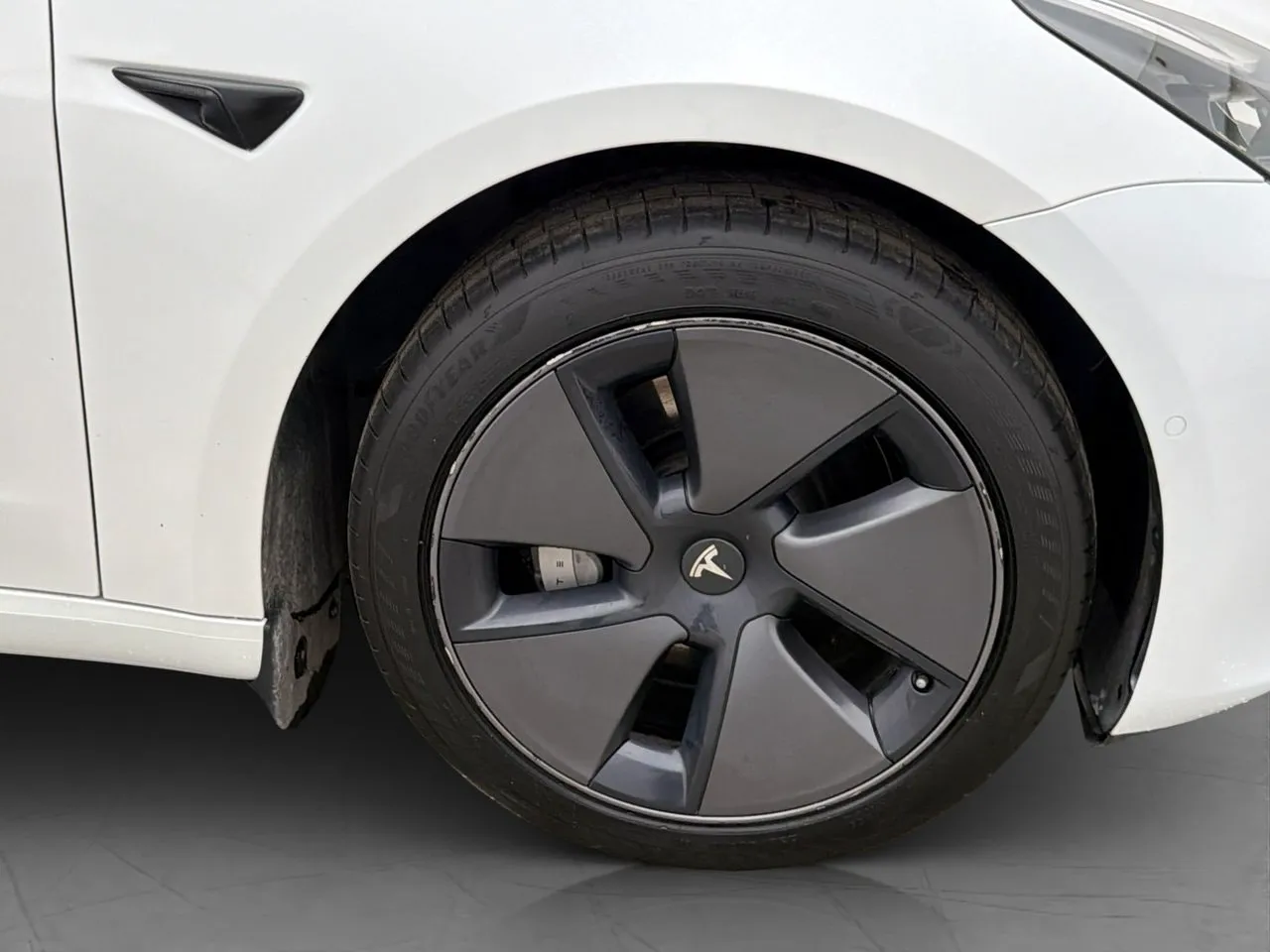 Tesla Model 3 bild 33