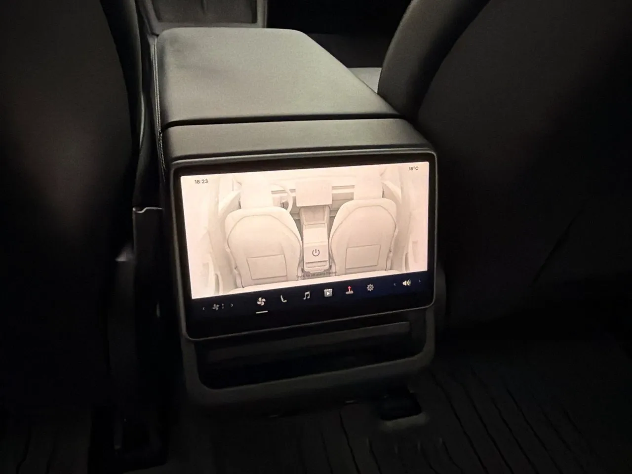Tesla Model 3 bild 27