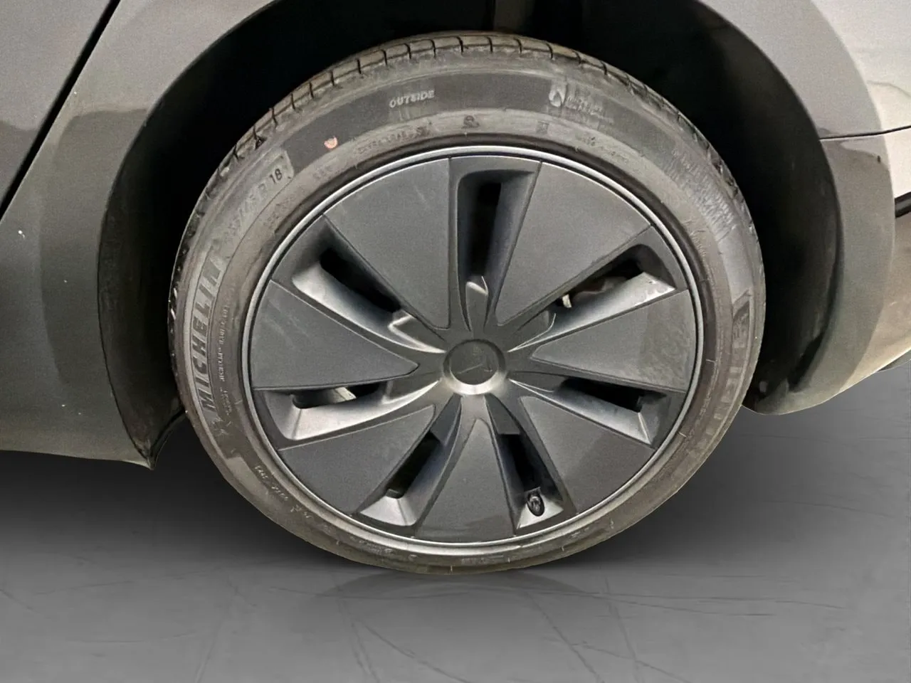 Tesla Model 3 bild 32