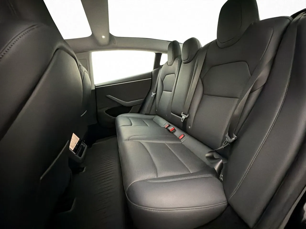 Tesla Model 3 bild 26