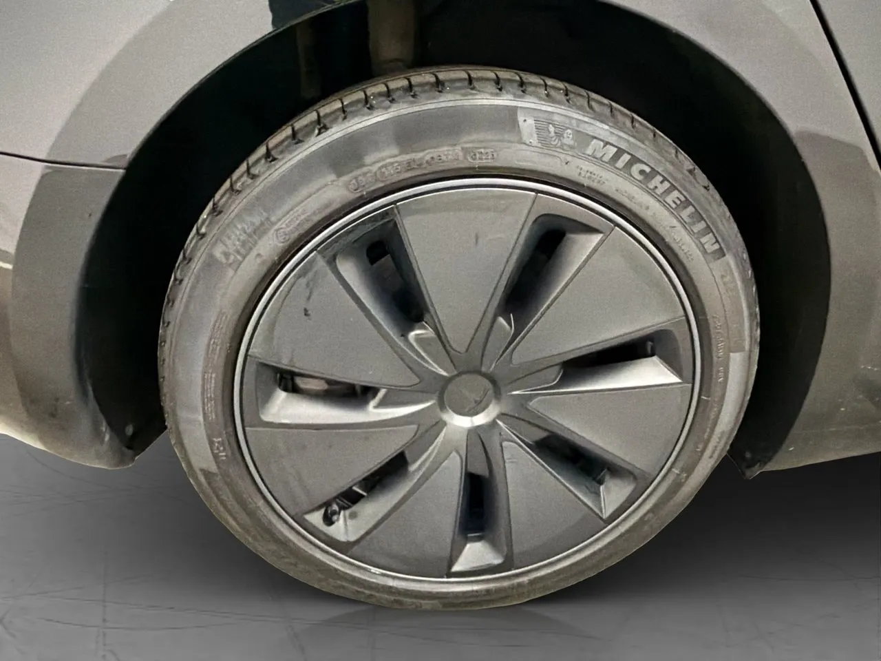Tesla Model 3 bild 33