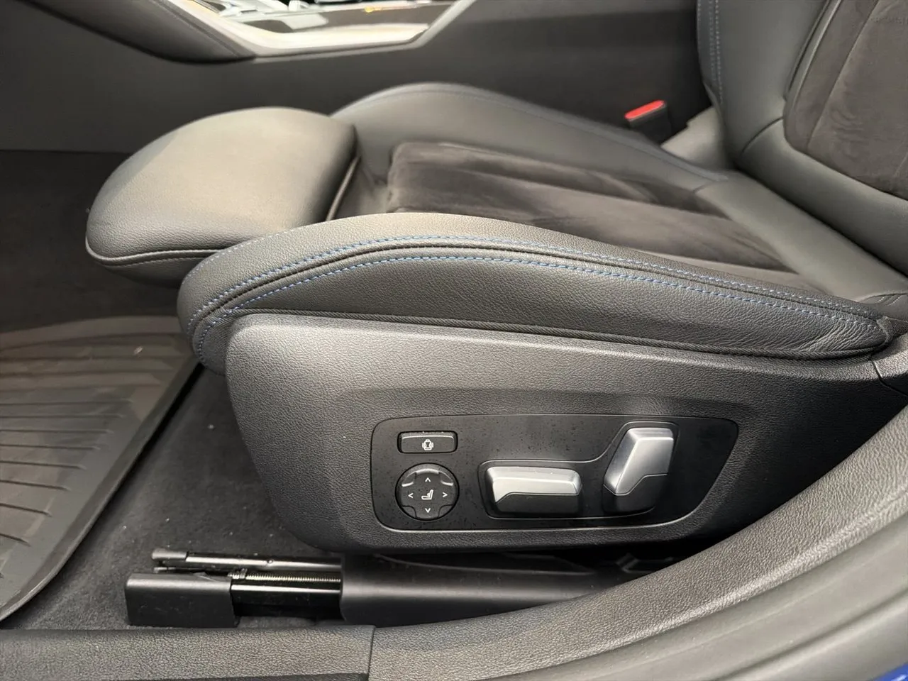 BMW i4 bild 25
