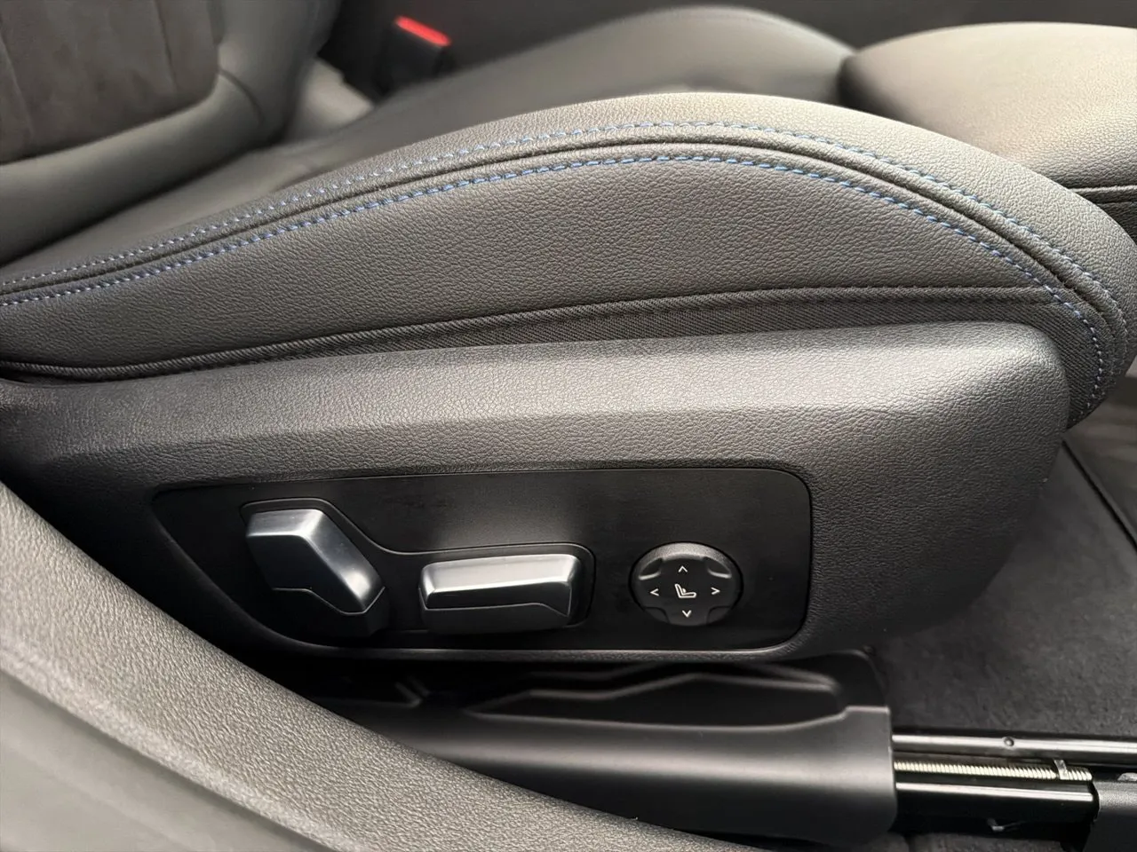 BMW i4 bild 28