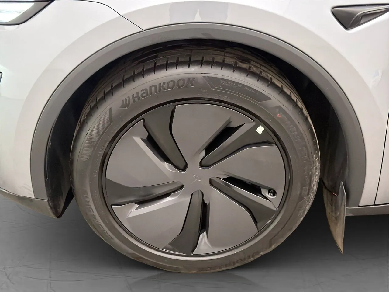 Tesla Model Y bild 34
