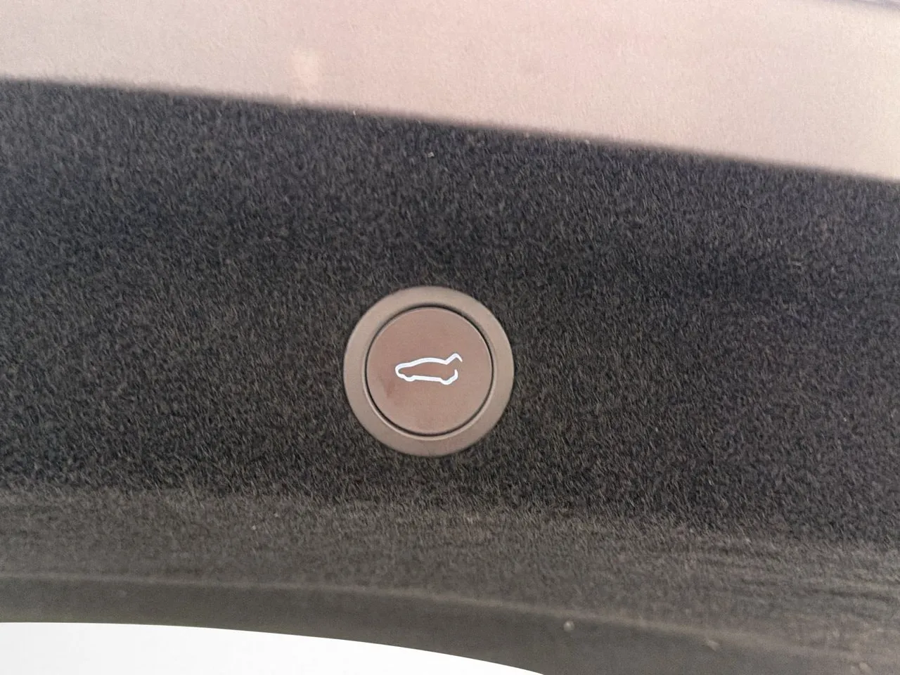 Tesla Model Y bild 33